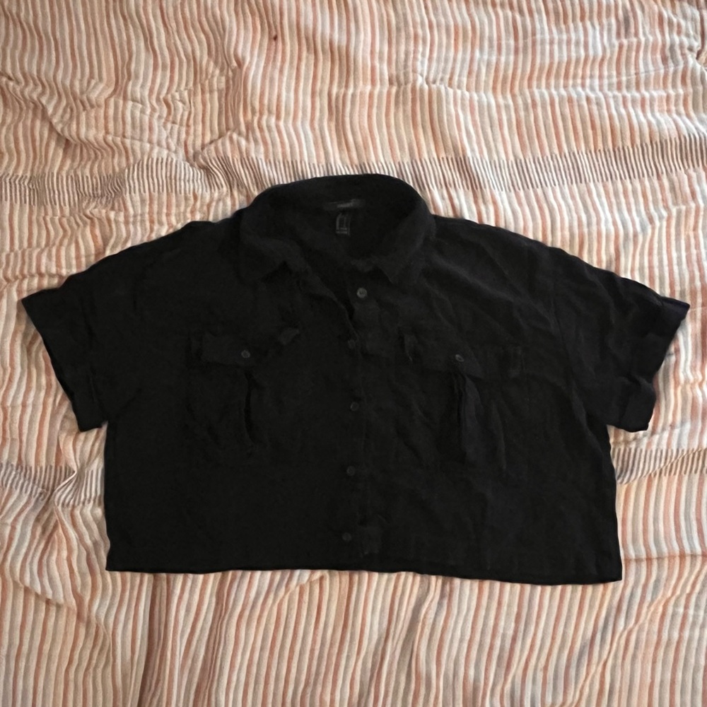 Forever 21 Black Cropped Button-Up Shirt